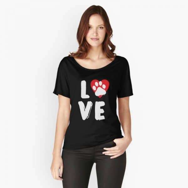 Paw Love with red heart: funny saying on a dog lover t-shirt